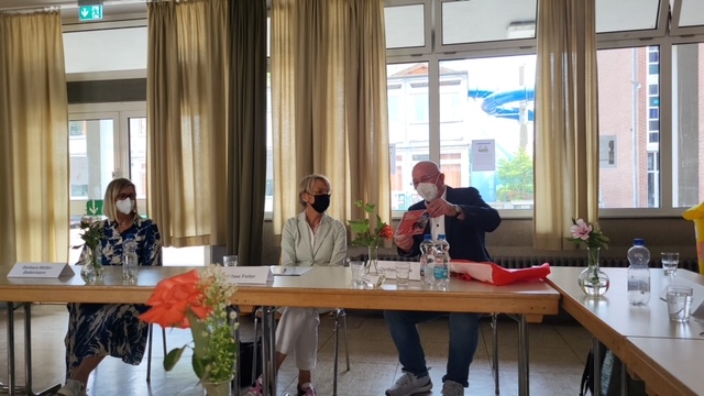 22 08 Schulministerin2